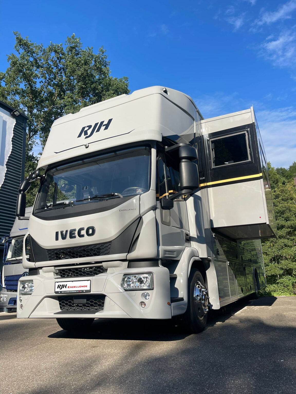 Excellence_Rein_2408-5-kennzeichen-1152×1536