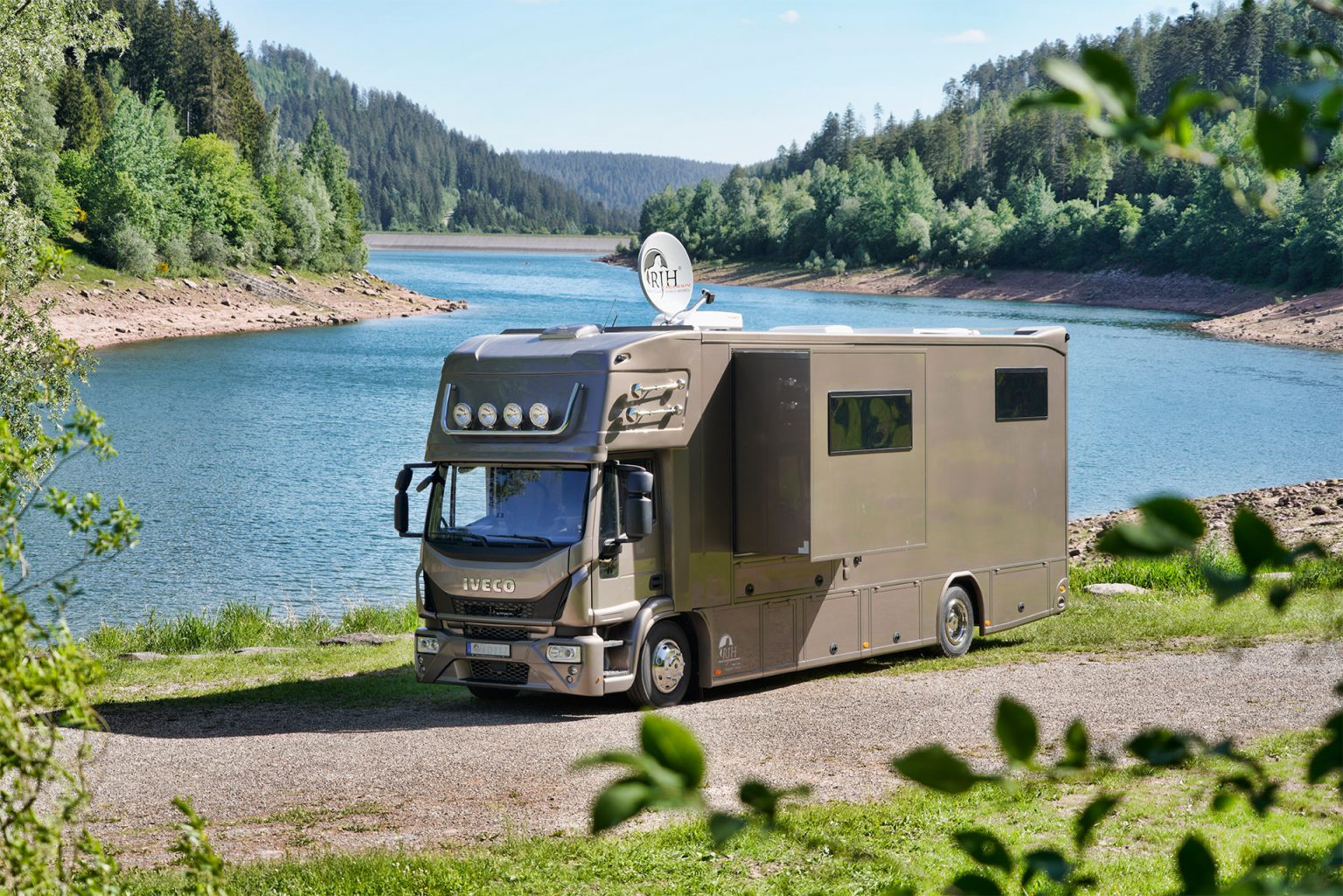 Ext-RHJ-Excellence_1-1536×1025