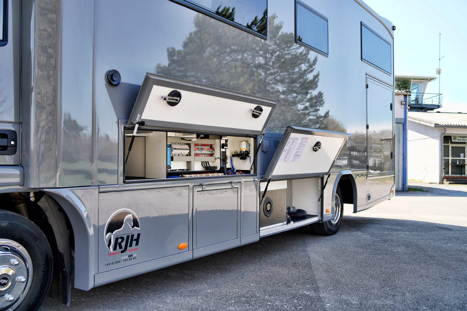 Ext-RJH-Excellence_8-1536×1025