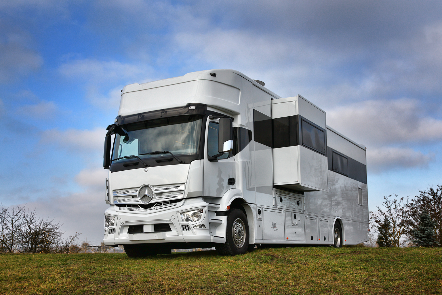 Ext-RJH-Independence_5_b-1536×1025