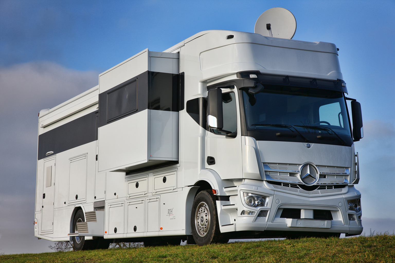 Ext-RJH-Independence_6-1536×1024