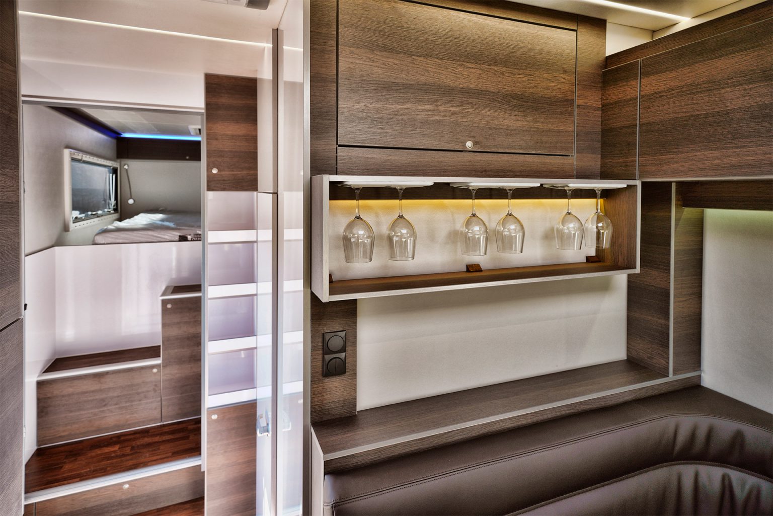 Int-RJH-Excellence_3-1536×1025